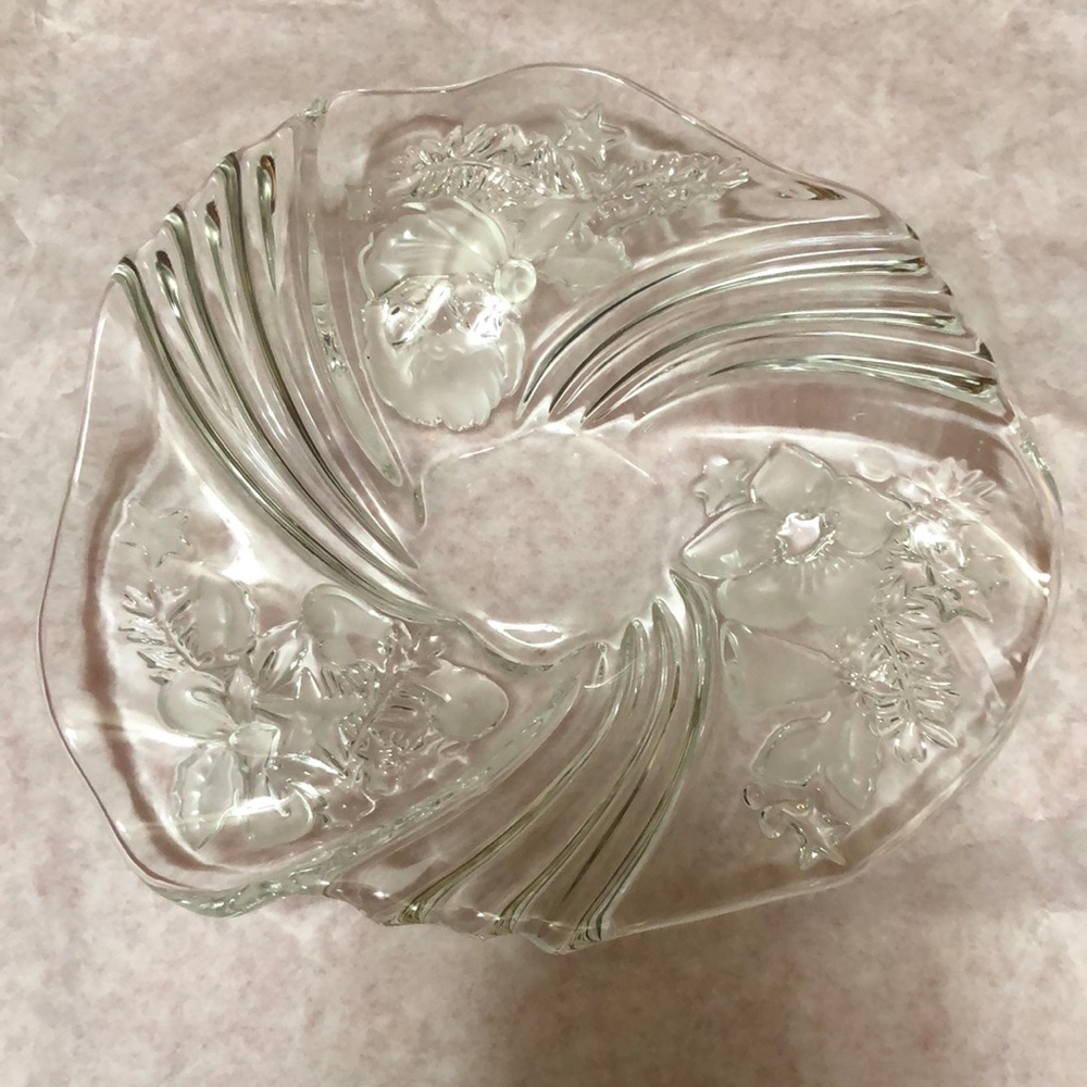 Mikasa Christmas Medley 9” Bon Bon Plate